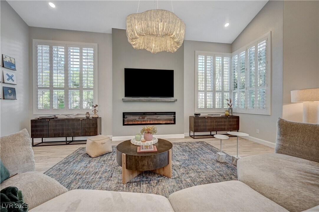 246 Windsong Dr in Henderson, NV - Building Photo