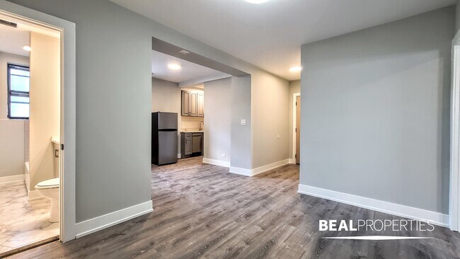 505 W Belmont Ave in Chicago, IL - Building Photo - Building Photo