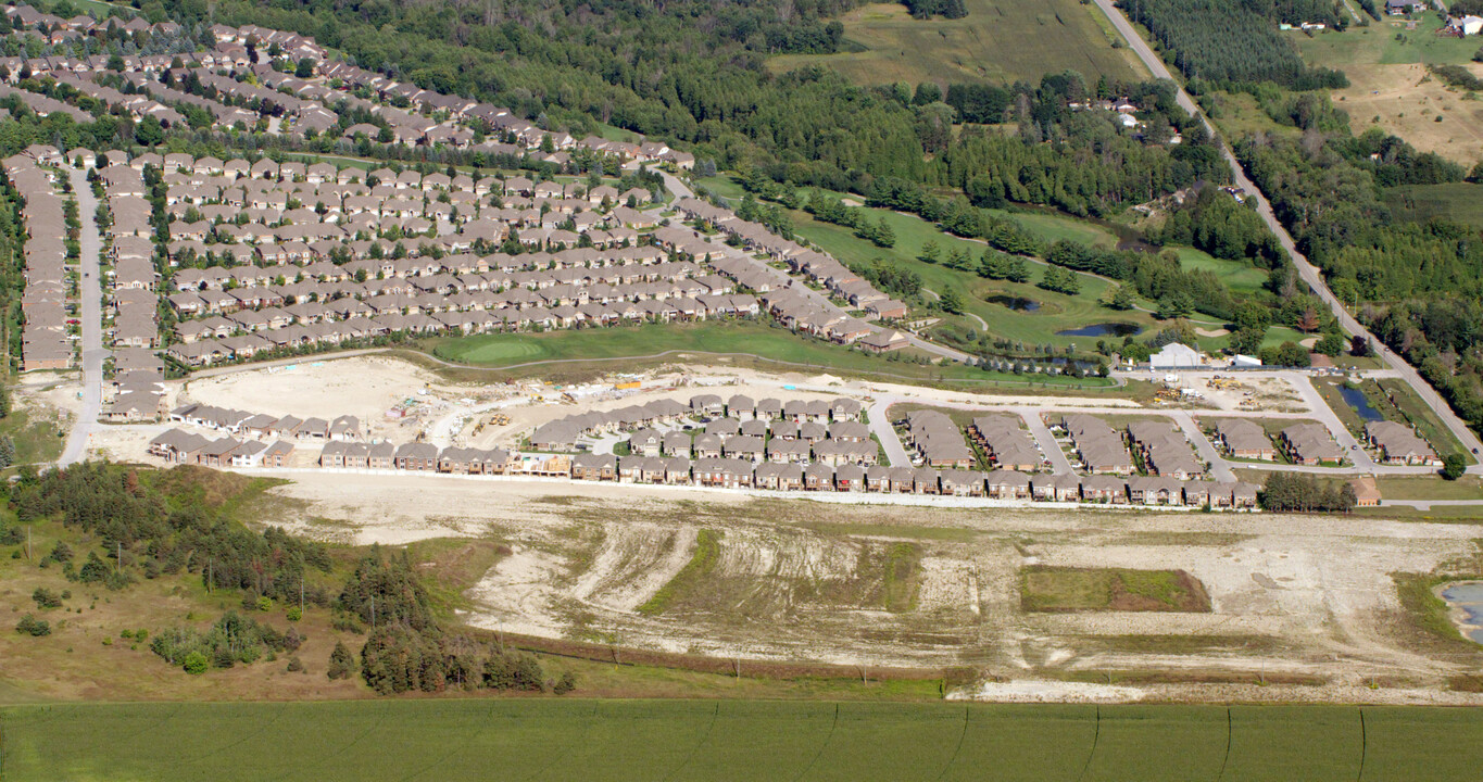 Briar Hill in New Tecumseth, ON - Building Photo