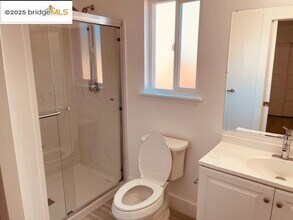 6428 San Pablo Ave in Oakland, CA - Building Photo - Building Photo