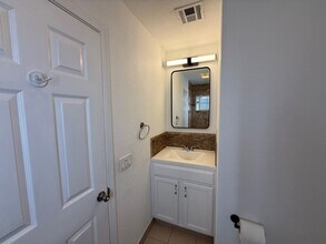 677 Whyte Ave-Unit -677 Whyte Avenue in Roseville, CA - Building Photo - Building Photo