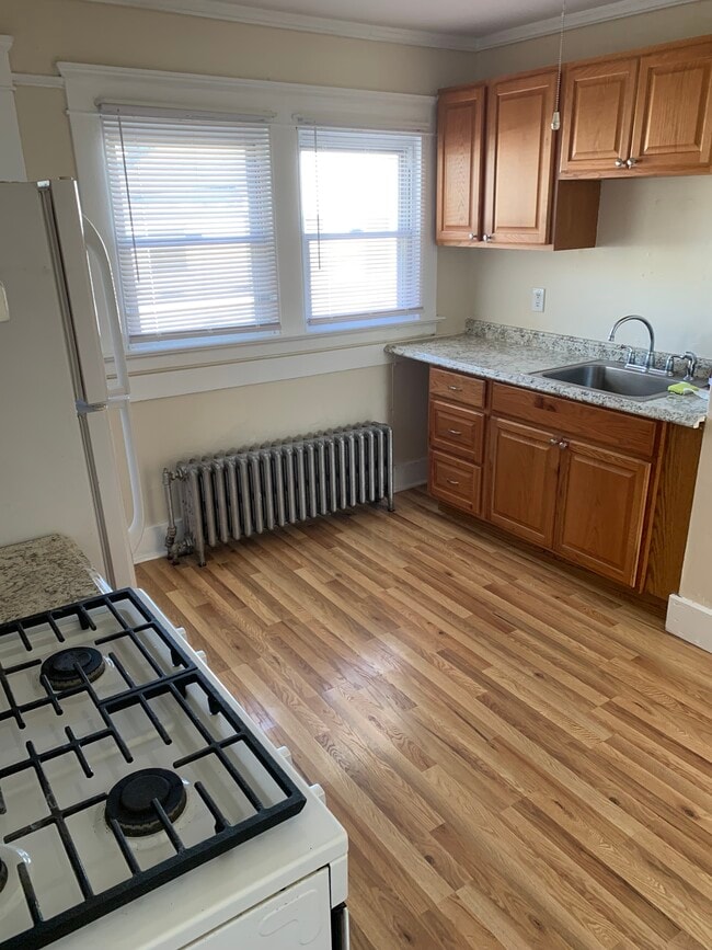 634 Main St, Unit Unit 2 in Branford, CT - Building Photo - Building Photo