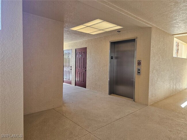 10800 Palazzo Wy in Ft. Myers, FL - Foto de edificio - Building Photo
