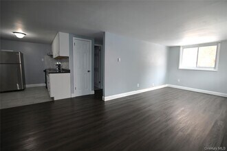 1805 Parr Lake Dr in Newburgh, NY - Building Photo - Building Photo
