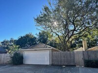 13810 Paradise Valley Dr in Houston, TX - Building Photo - Building Photo