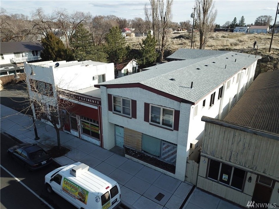 The Corsican Apartments in Soap Lake, WA - Foto de edificio