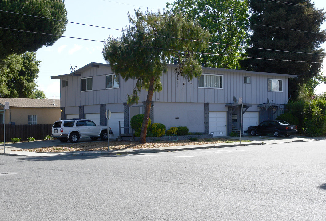 166 Dumbarton Ave in Redwood City, CA - Building Photo