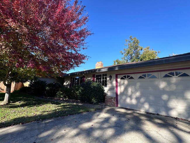 4841 Zube Ct in Carmichael, CA - Foto de edificio - Building Photo