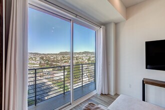 252 Hoover in Los Angeles, CA - Building Photo - Building Photo