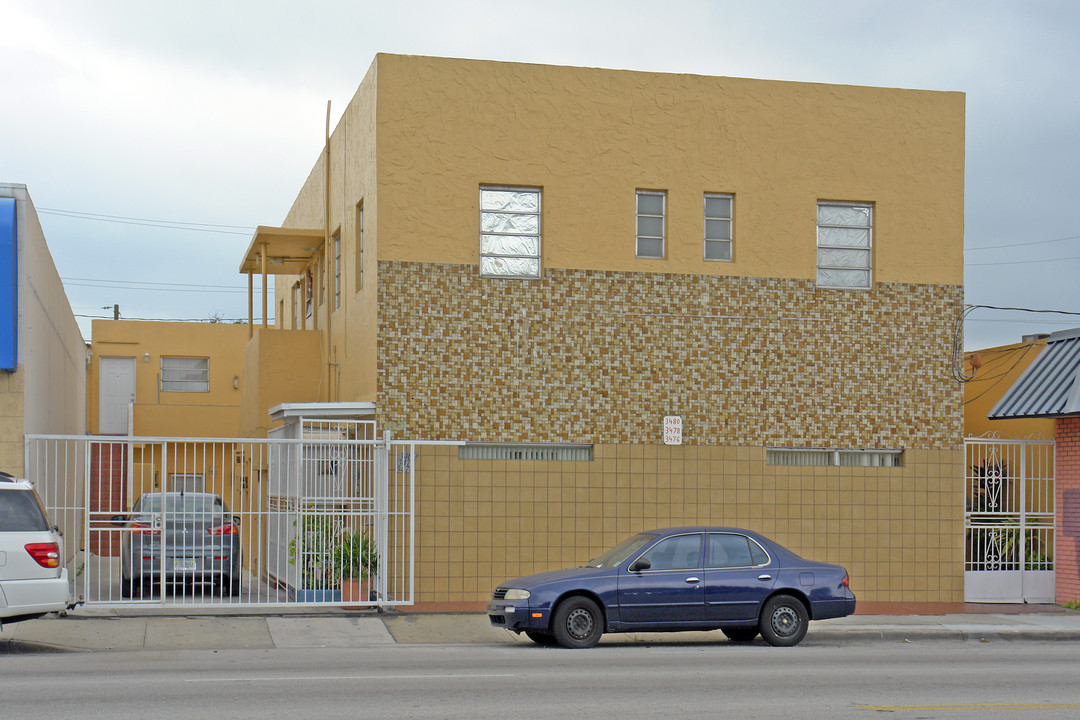 3480 NW 7th St in Miami, FL - Building Photo