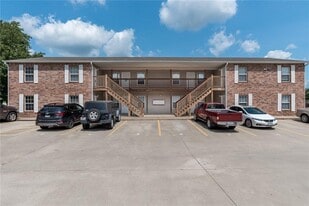 1437 Sligo St in Fayetteville, AR - Building Photo