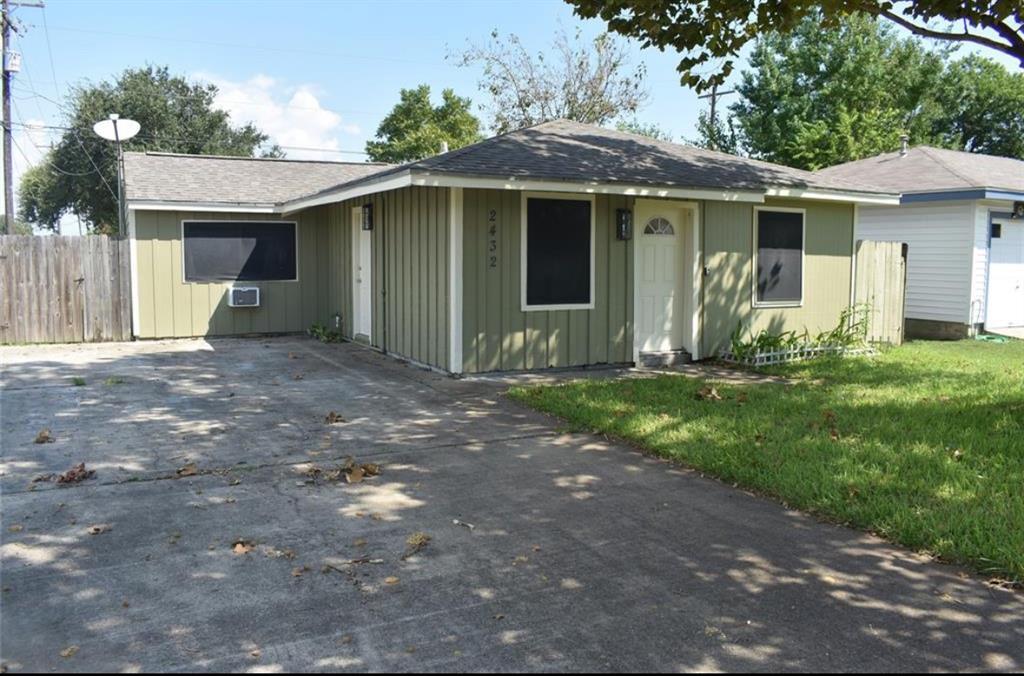 2432 38th Ave N in Texas City, TX - Building Photo