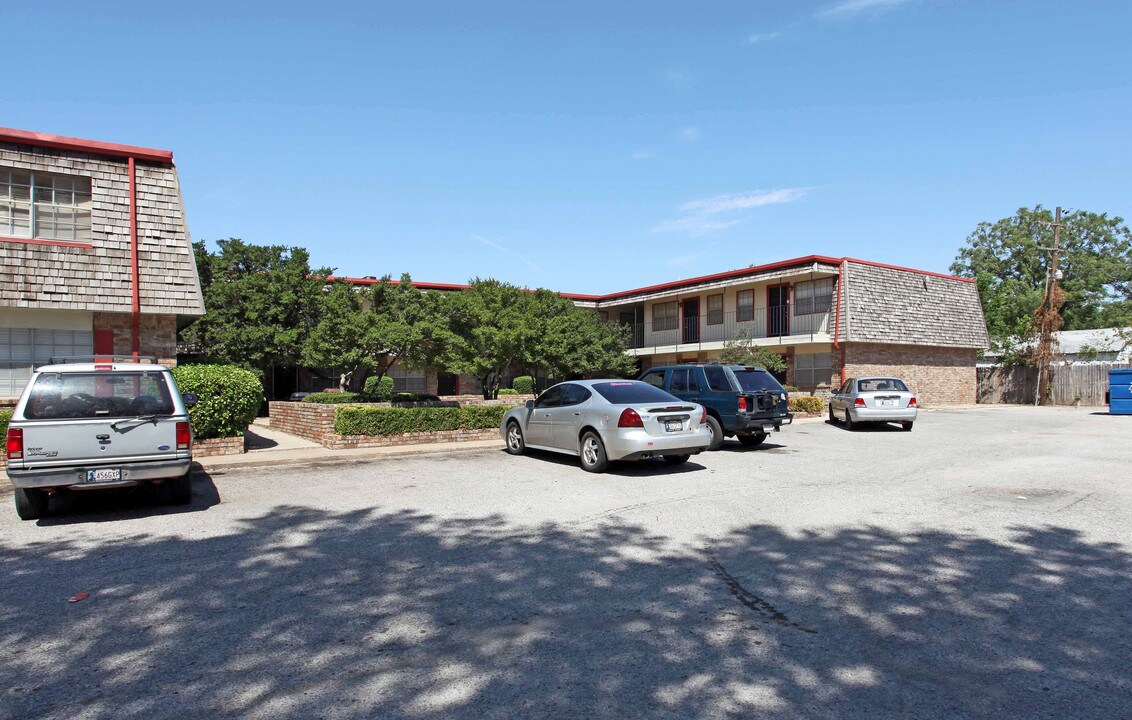 The Elms Apartments in El Reno, OK - Building Photo