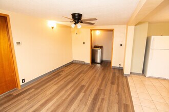 1538 Starline Ave, Unit 1 in Osceola, IA - Foto de edificio - Building Photo