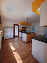 11 Hinckley St, Unit 1 in Somerville, MA - Foto de edificio - Building Photo