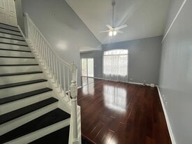 13260 W Heiden Cir in Lake Bluff, IL - Building Photo