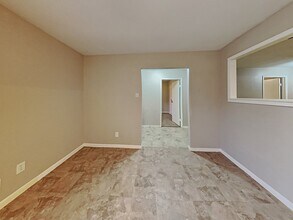 4726 Pine St in Seabrook, TX - Building Photo - Building Photo
