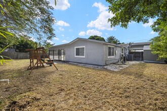 6918 Tradewind Way in Lantana, FL - Building Photo - Building Photo