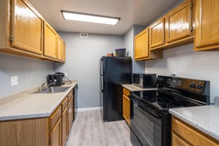 Fox Hills North in Oxon Hill, MD - Building Photo