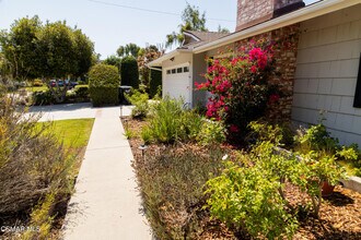 385 Somerset Cir in Thousand Oaks, CA - Building Photo - Building Photo