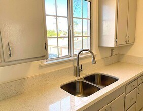 4403 1/2 W. Exposition Blvd. in Los Angeles, CA - Foto de edificio - Building Photo