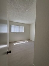 6925 Haskell Ave in Los Angeles, CA - Building Photo - Building Photo