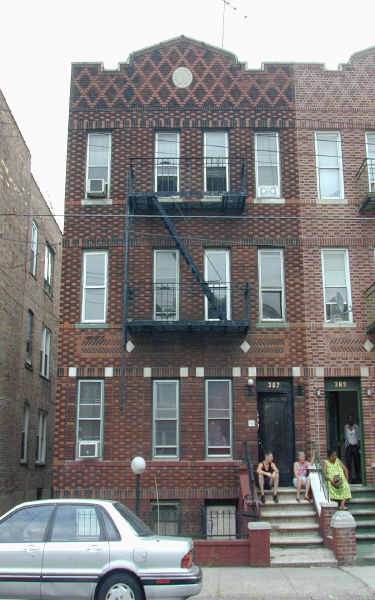 387 E 48th St in Brooklyn, NY - Foto de edificio