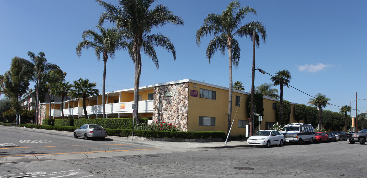 Tropical Palms Apartments in Long Beach, CA - Building Photo