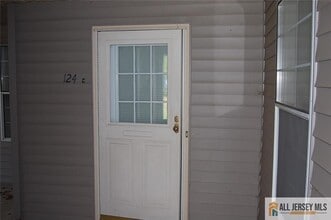 124 Concordia Cir in Monroe Township, NJ - Building Photo - Building Photo