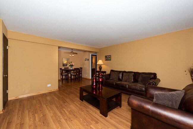 5113 N East River Rd-Unit -ID1245868P in Chicago, IL - Building Photo - Building Photo