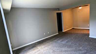 Cedar Ridge Apartments in Monroeville, PA - Building Photo - Building Photo