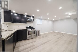 39 Bonaparte Way in Hamilton, ON - Building Photo - Building Photo