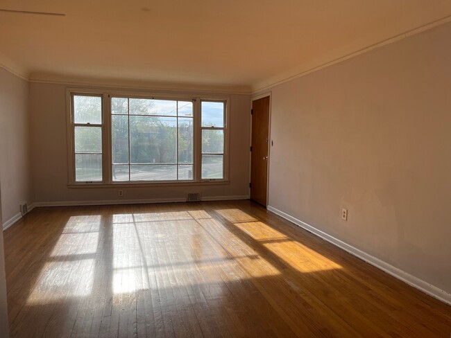 2307 Noble Rd, Unit 2
