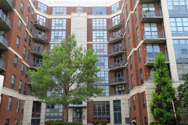 2020 12th St NW, Unit 107 in Washington, DC - Foto de edificio - Building Photo