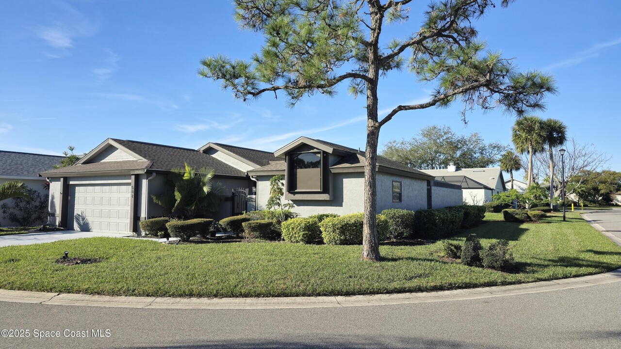 582 Pine Forest Ct in Melbourne, FL - Building Photo