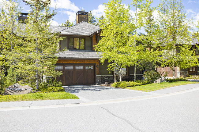 141 Stonecreek Rd in Canmore, AB - Building Photo - Building Photo