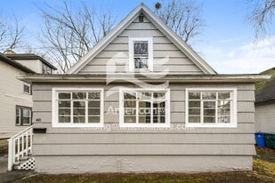441 Cottage St in Rochester, NY - Building Photo
