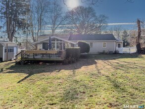 124 Wyndover Ln in Stamford, CT - Building Photo - Building Photo