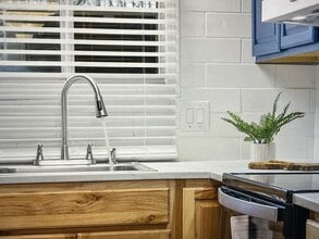 1175 Carriage Cir, Unit 104 in Bristol, VA - Building Photo - Building Photo