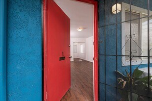 818 Mayflower Ave in Monrovia, CA - Building Photo