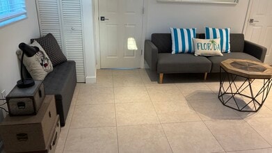 239 NW 32nd St, Unit 1 in Miami, FL - Building Photo - Building Photo