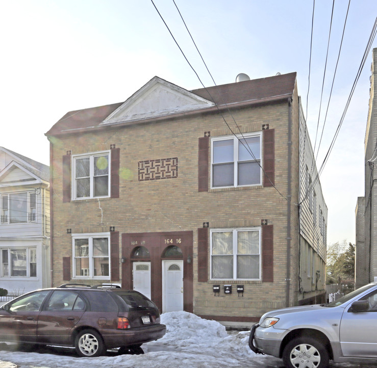 164-18 77th Rd in Flushing, NY - Building Photo