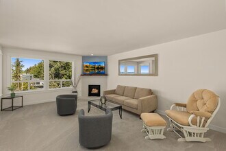 2200 Alki Ave SW, Unit Bonair Condominium in Seattle, WA - Foto de edificio - Building Photo