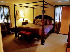 23 Rosemont Ct, Unit 23 A in Easton, PA - Foto de edificio - Building Photo
