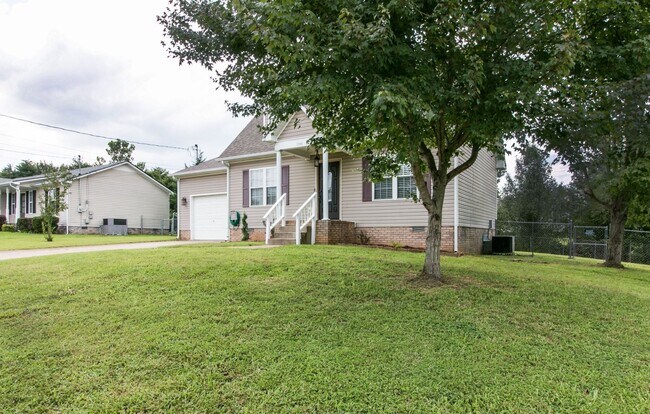 1046 Bush Ave in Oak Grove, KY - Building Photo - Building Photo