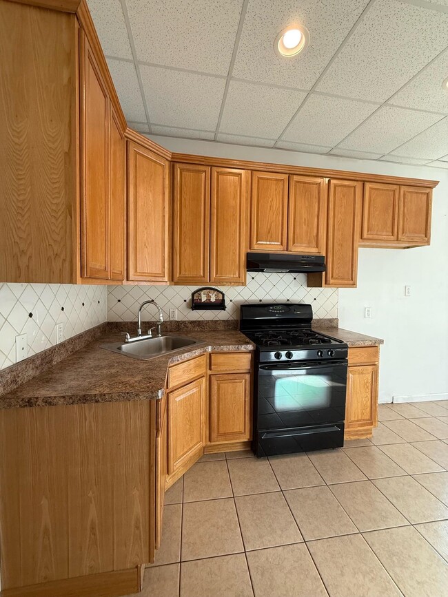 380 Avenue C in Bayonne, NJ - Building Photo - Building Photo