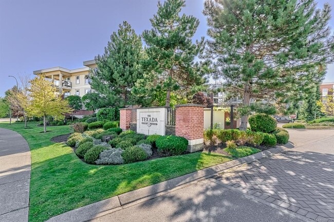 6310 Mcrobb Ave in Nanaimo, BC - Building Photo - Building Photo