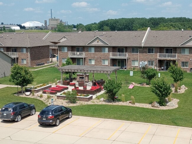 Hillcrest Park Apartments-Student Housing