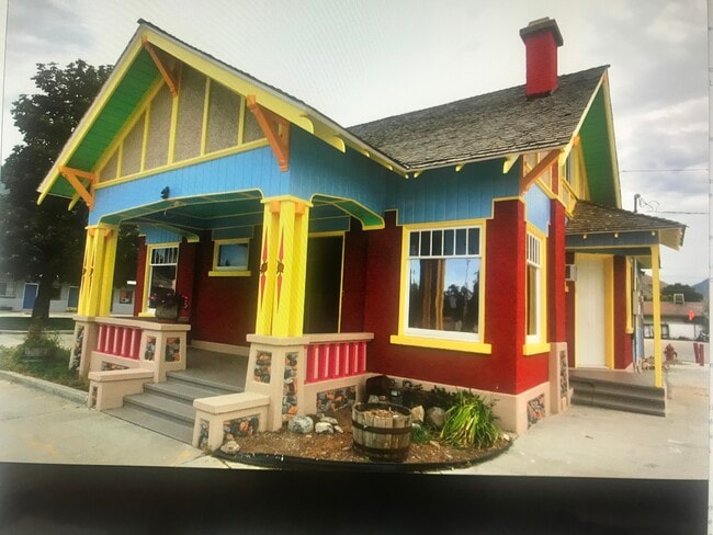 587 S Main St, Unit 4 bedroom