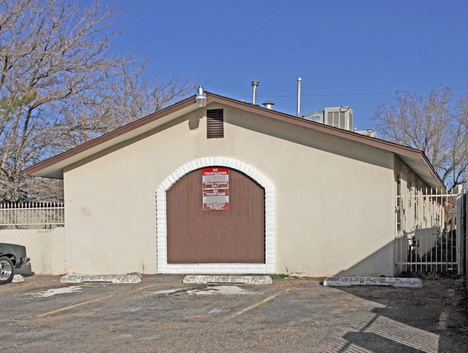 616 Alcazar St SE in Albuquerque, NM - Building Photo